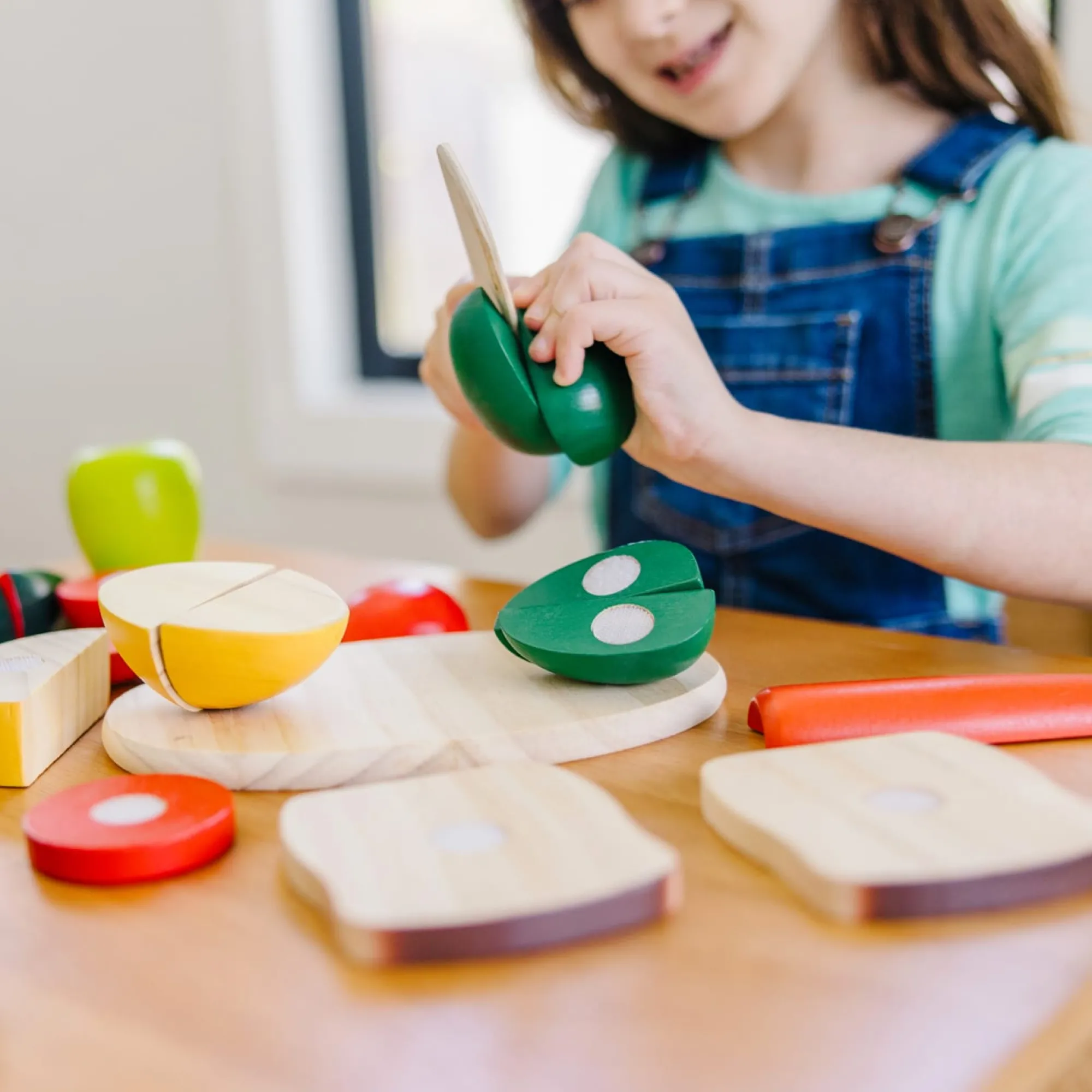 Cutting Food - Wooden Play Food>Melissa & Doug