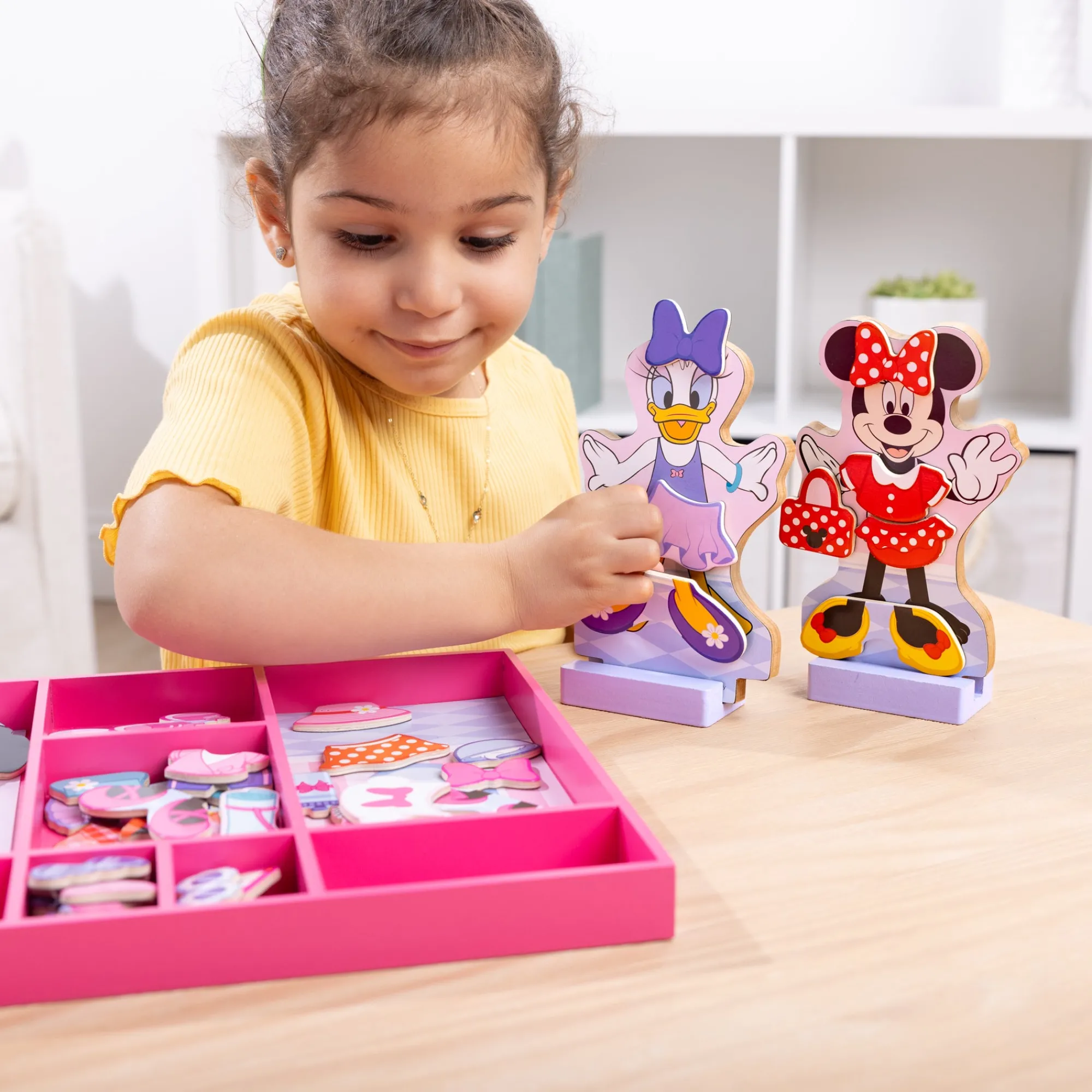 Disney Minnie & Daisy Deluxe Wooden Magnetic Dress-Up>Melissa & Doug New