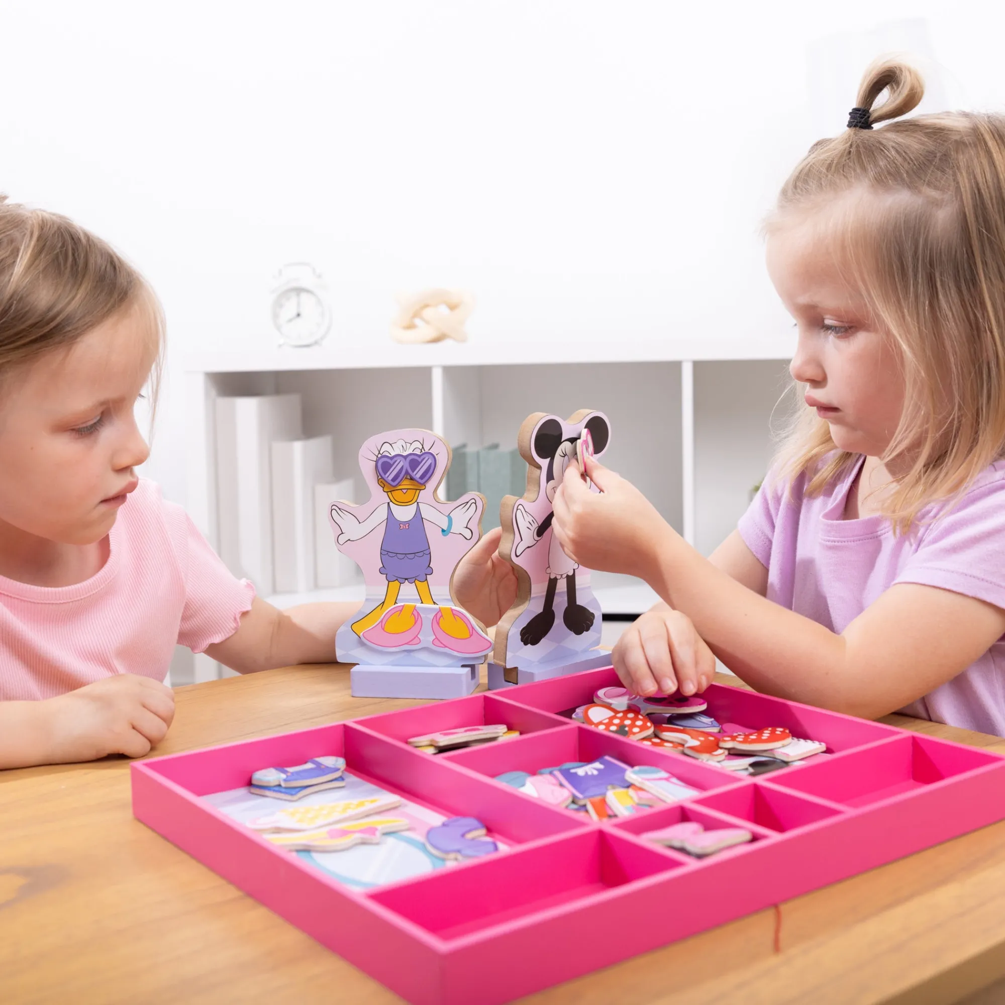 Disney Minnie & Daisy Deluxe Wooden Magnetic Dress-Up>Melissa & Doug New