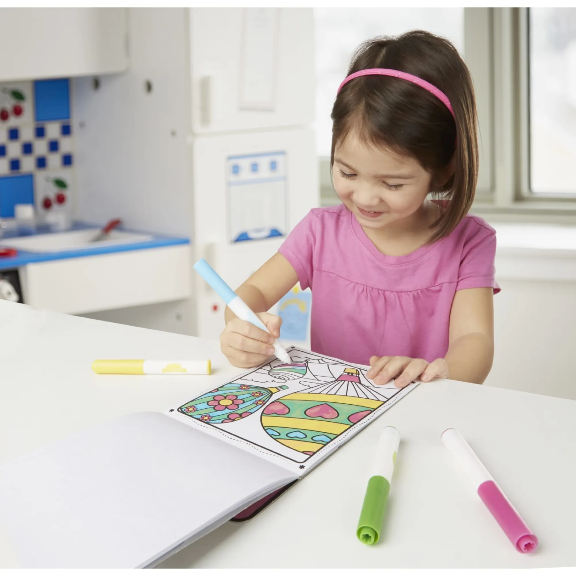 Magicolor - On the Go - Friends & Fun Coloring Pad>Melissa & Doug Sale
