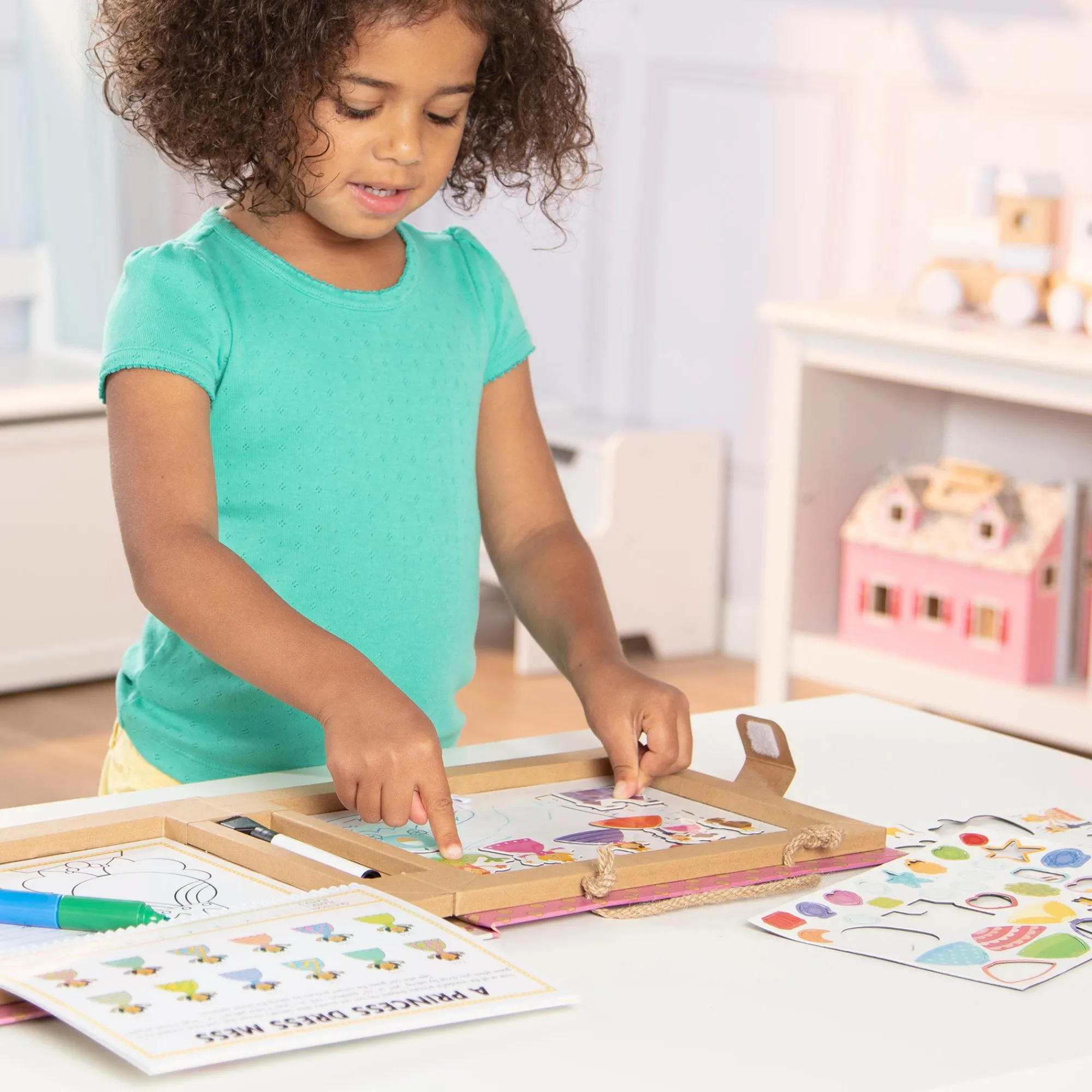 Natural Play: Play, Draw, Create Reusable Drawing & Magnet Kit – Princesses>Melissa & Doug Hot
