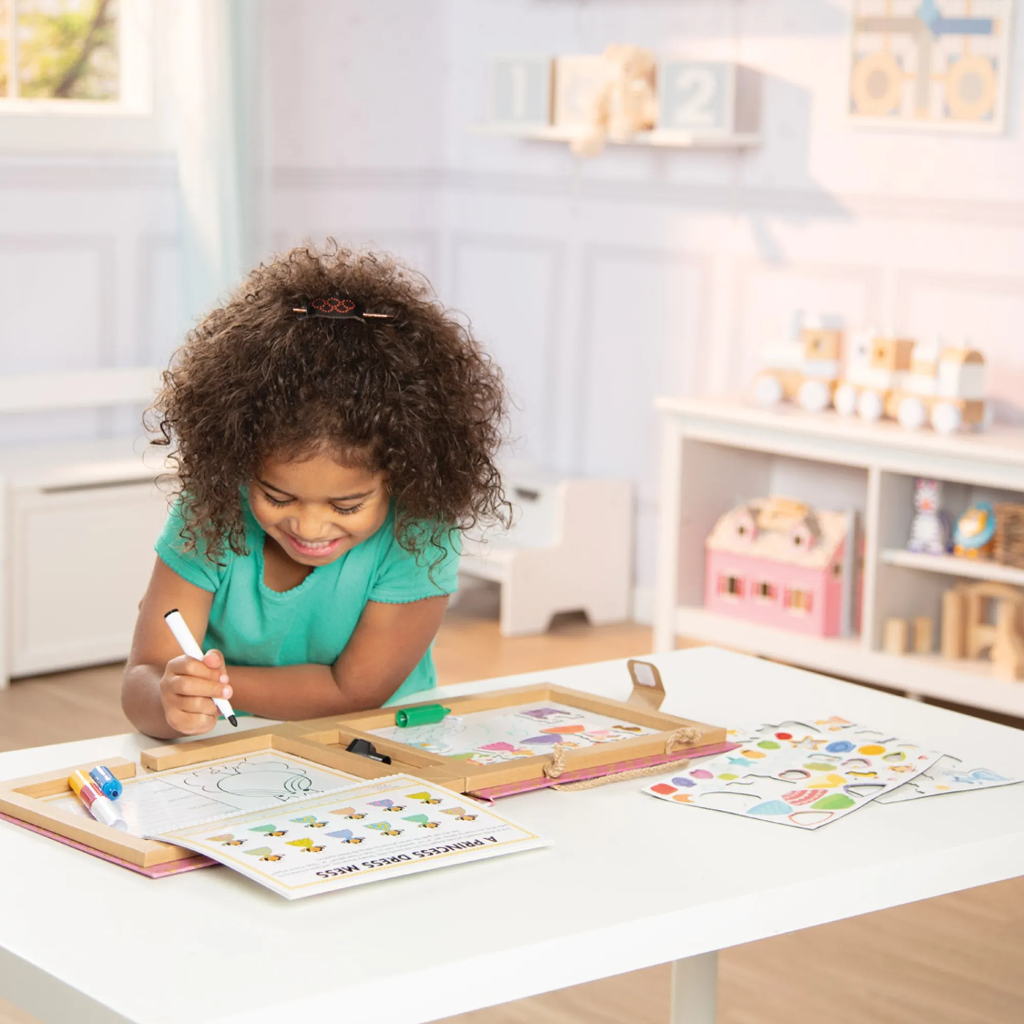Natural Play: Play, Draw, Create Reusable Drawing & Magnet Kit – Princesses>Melissa & Doug Hot