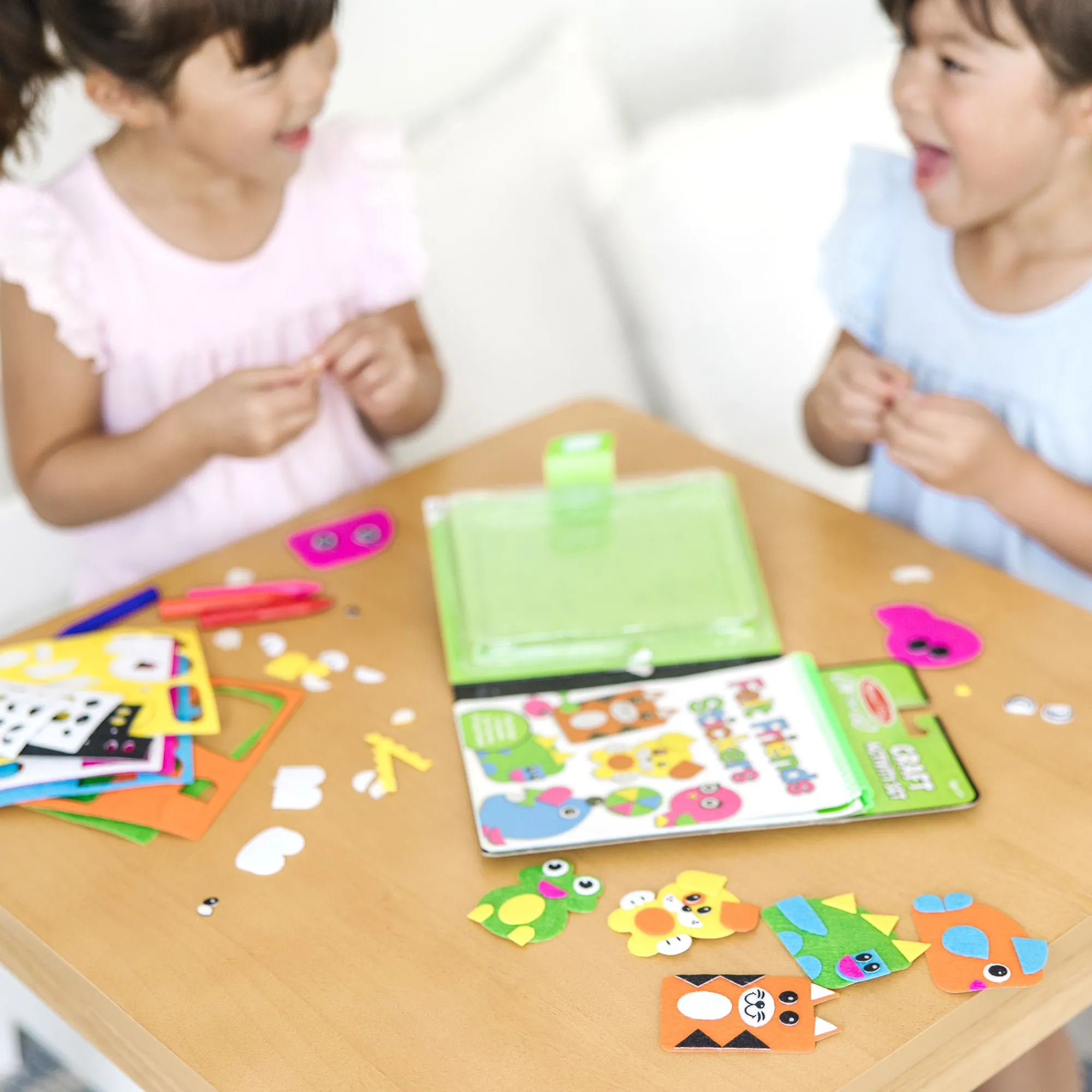 On-the-Go Felt Friends Stickers Craft Activity Set>Melissa & Doug