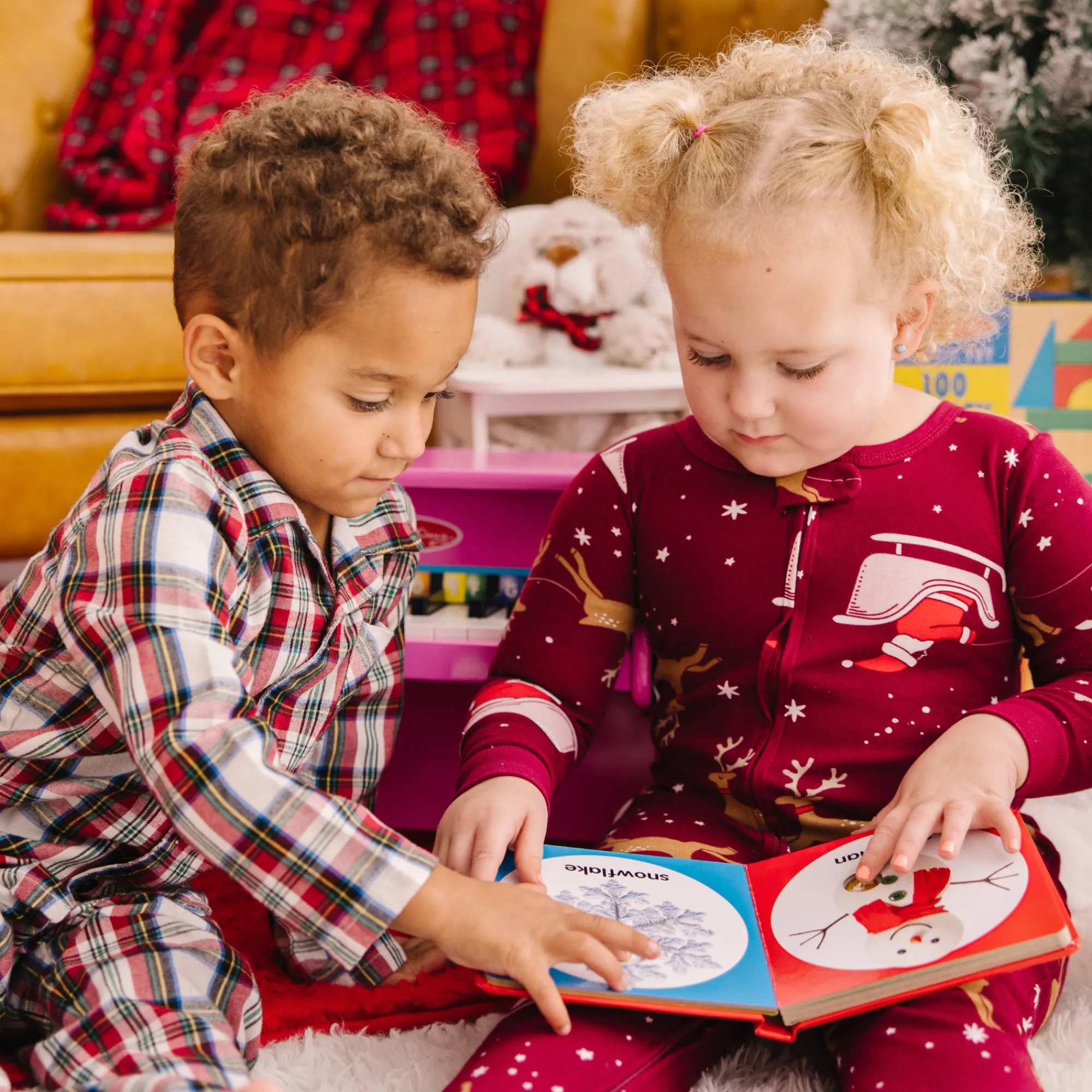 Poke-a-Dot: Christmas Board Book>Melissa & Doug Outlet