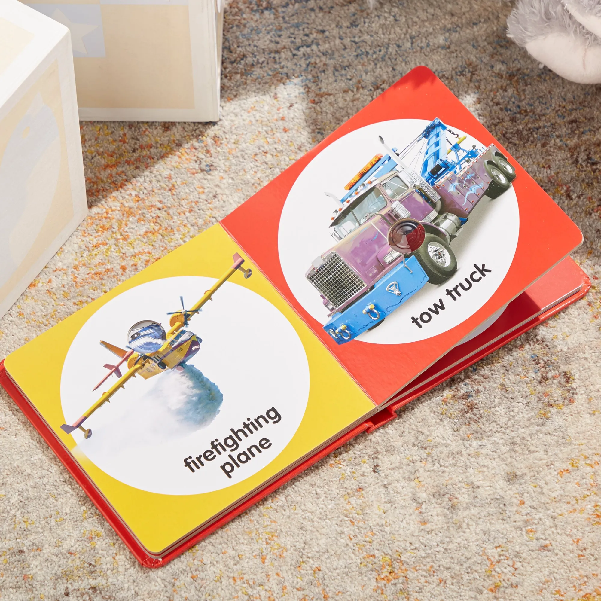 Poke-a-Dot: Emergency Vehicles Board Book>Melissa & Doug Best