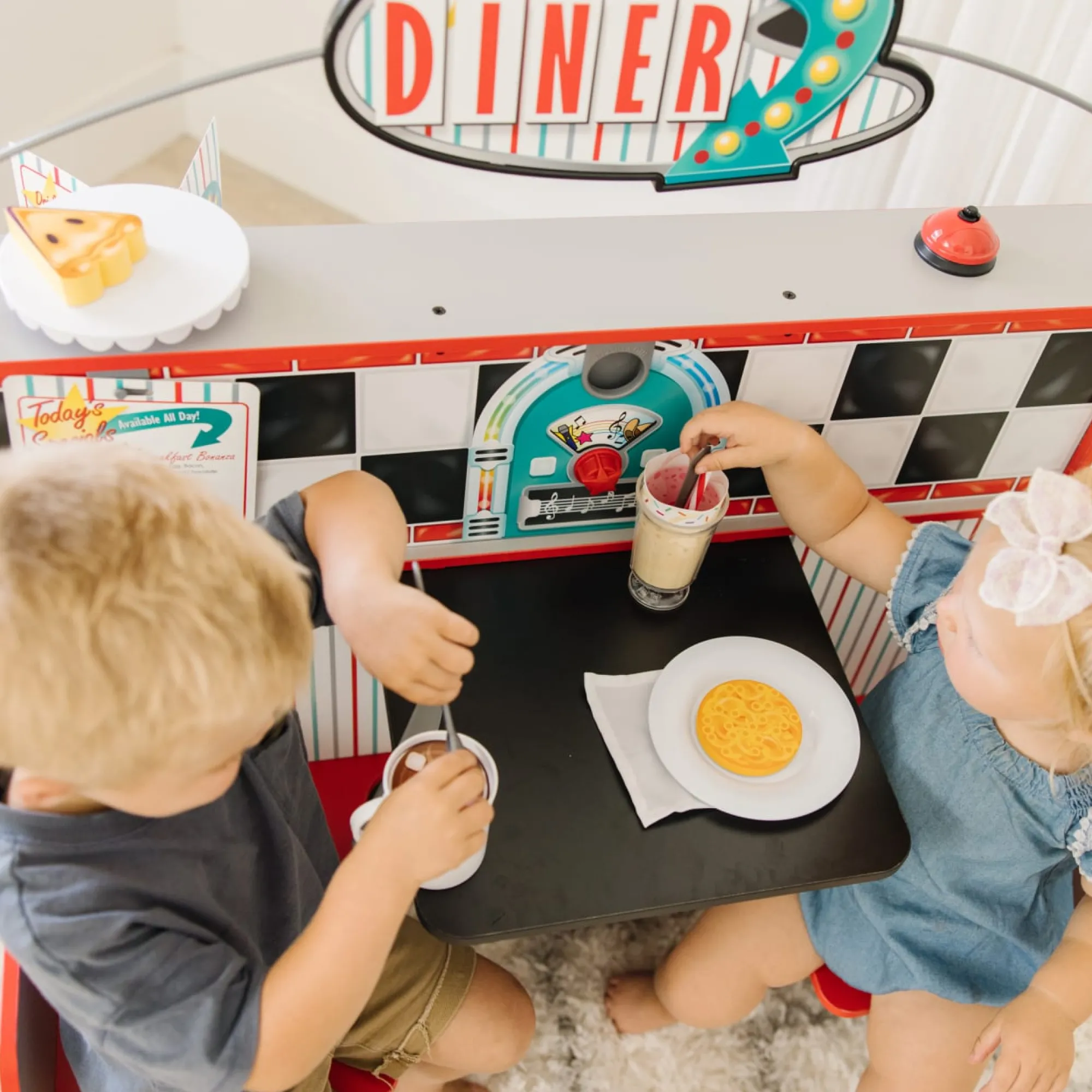 Star Diner Restaurant Play Set>Melissa & Doug Hot