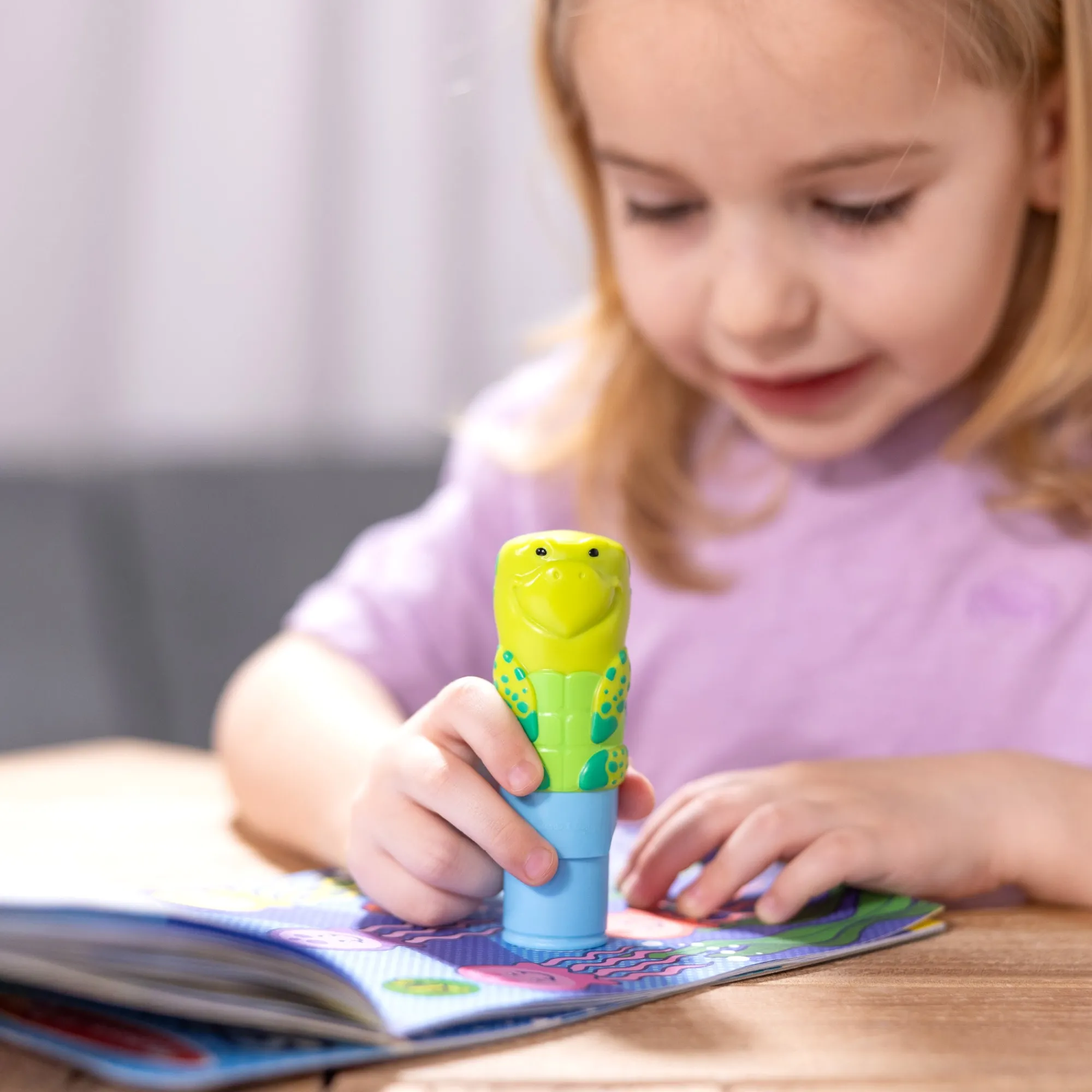 Sticker WOW!™ Activity Pad & Sticker Stamper - Sea Turtle>Melissa & Doug Online