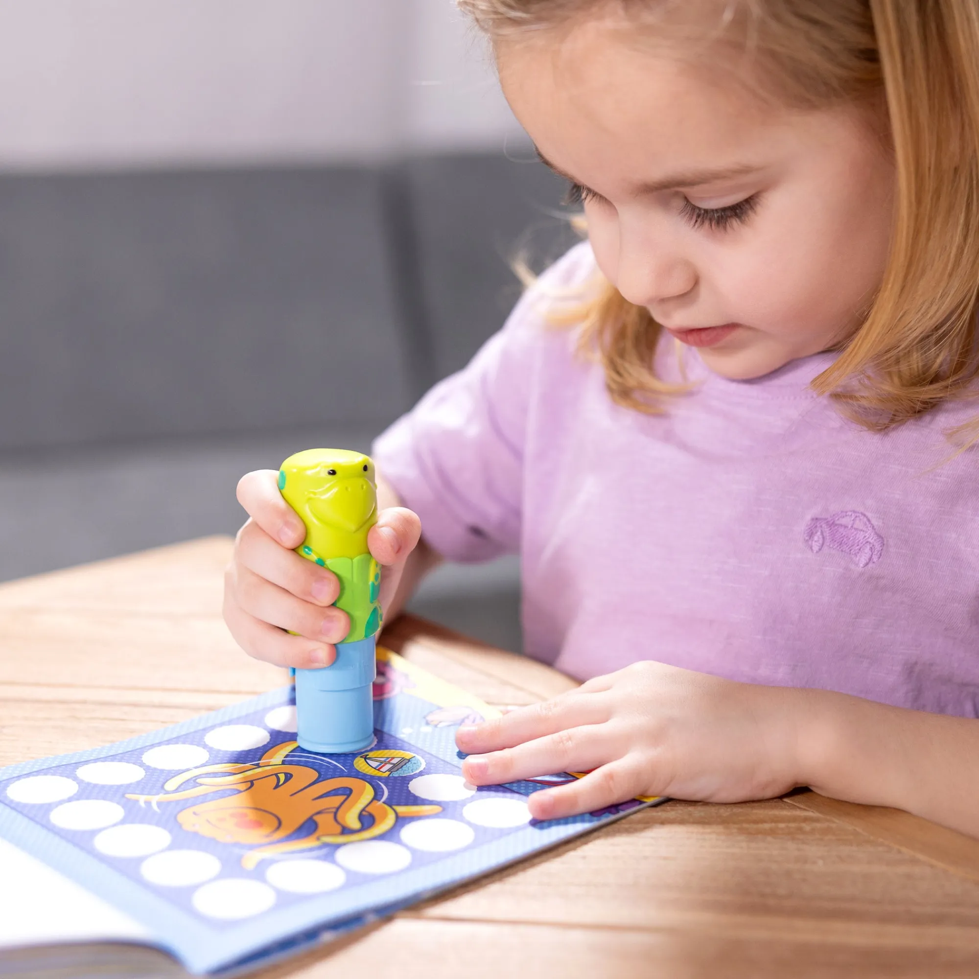 Sticker WOW!™ Activity Pad & Sticker Stamper - Sea Turtle>Melissa & Doug Online