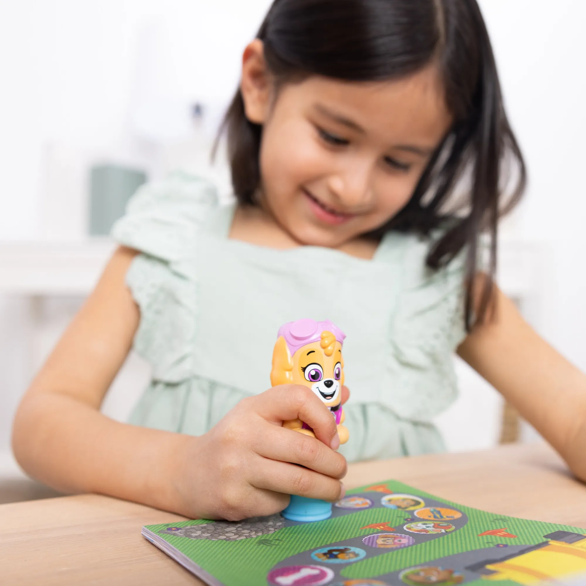 Sticker WOW!™ Activity Pad & Sticker Stamper - PAW Patrol Skye>Melissa & Doug Best