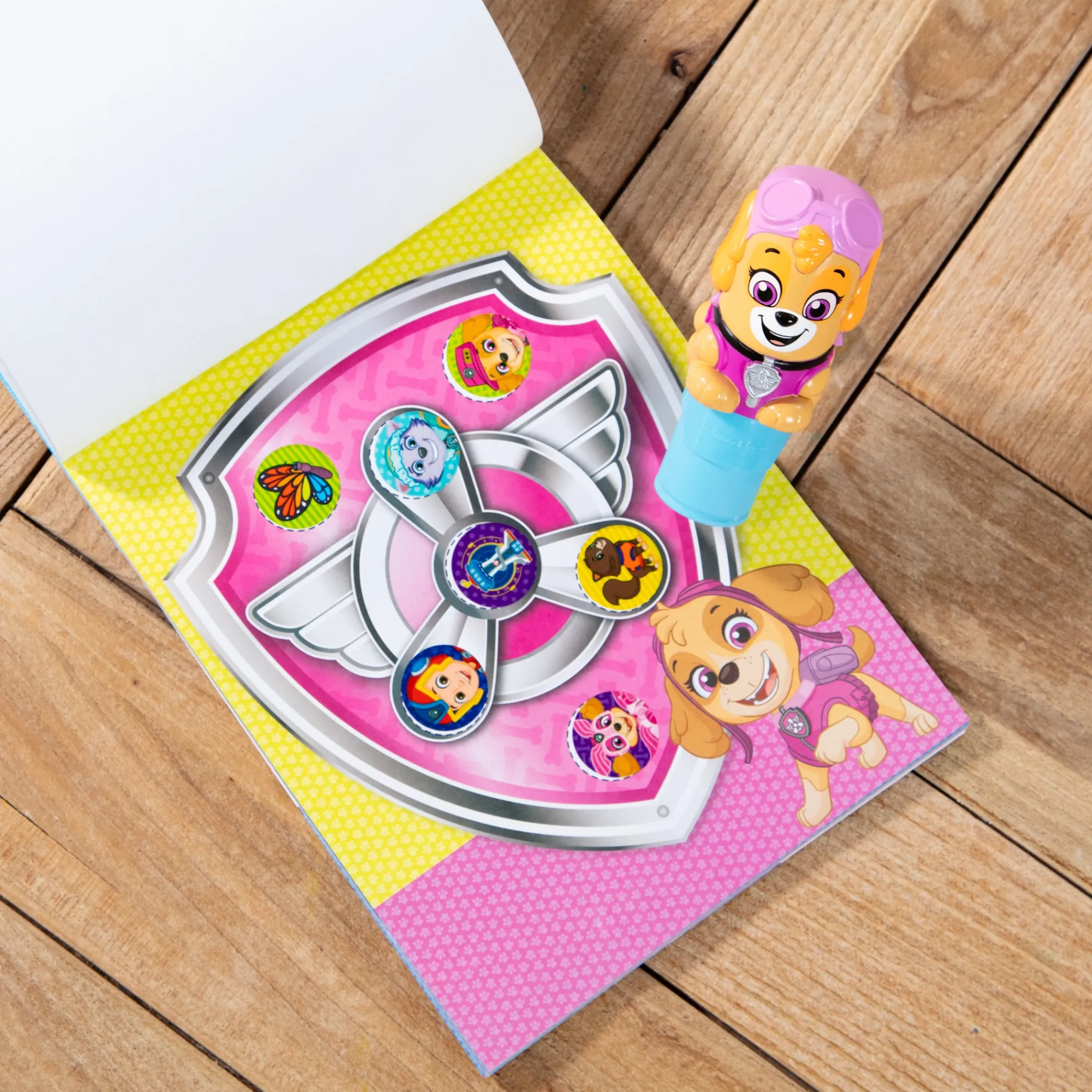 Sticker WOW!™ Activity Pad & Sticker Stamper - PAW Patrol Skye>Melissa & Doug Best