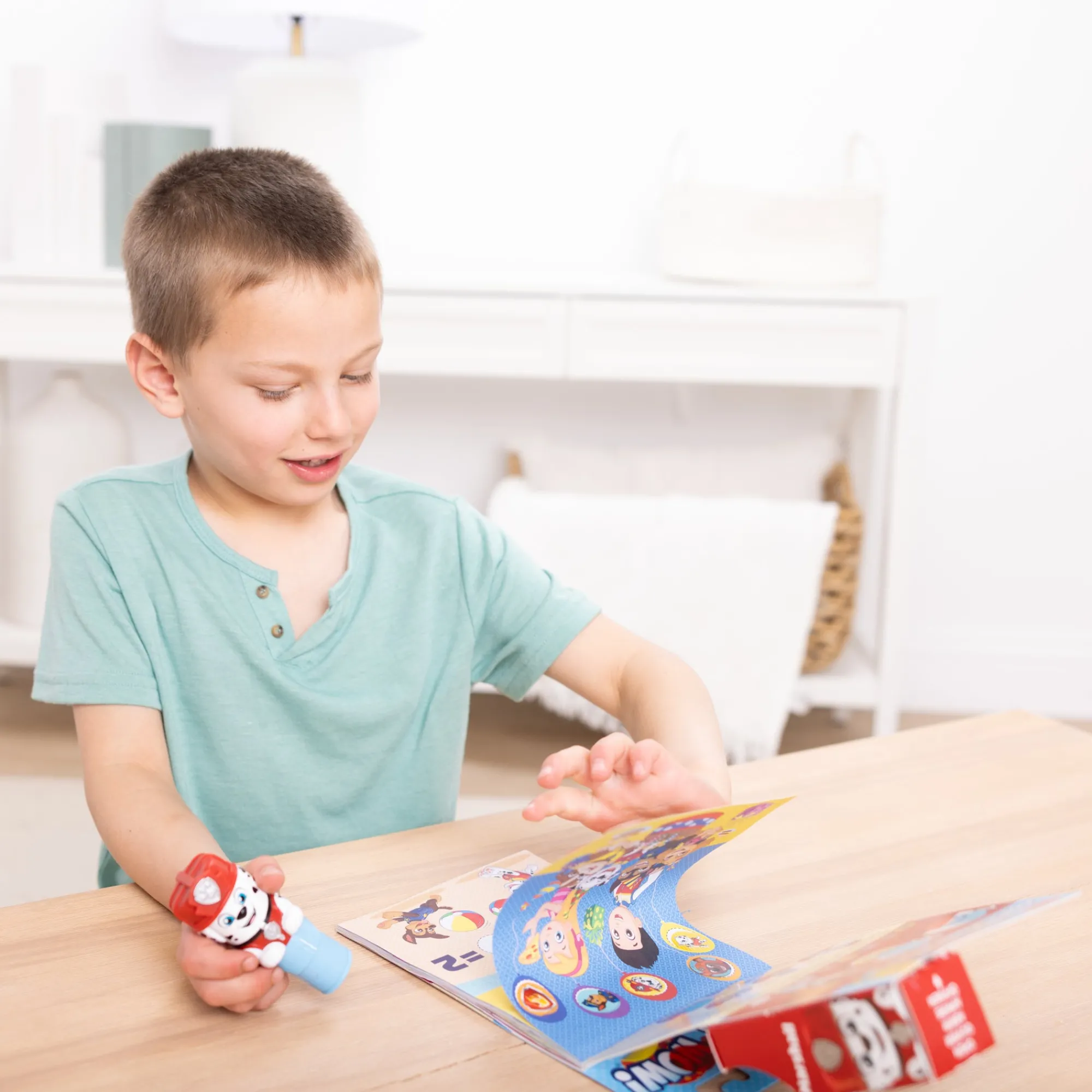 Sticker WOW!™ Activity Pad & Sticker Stamper - PAW Patrol Marshall>Melissa & Doug