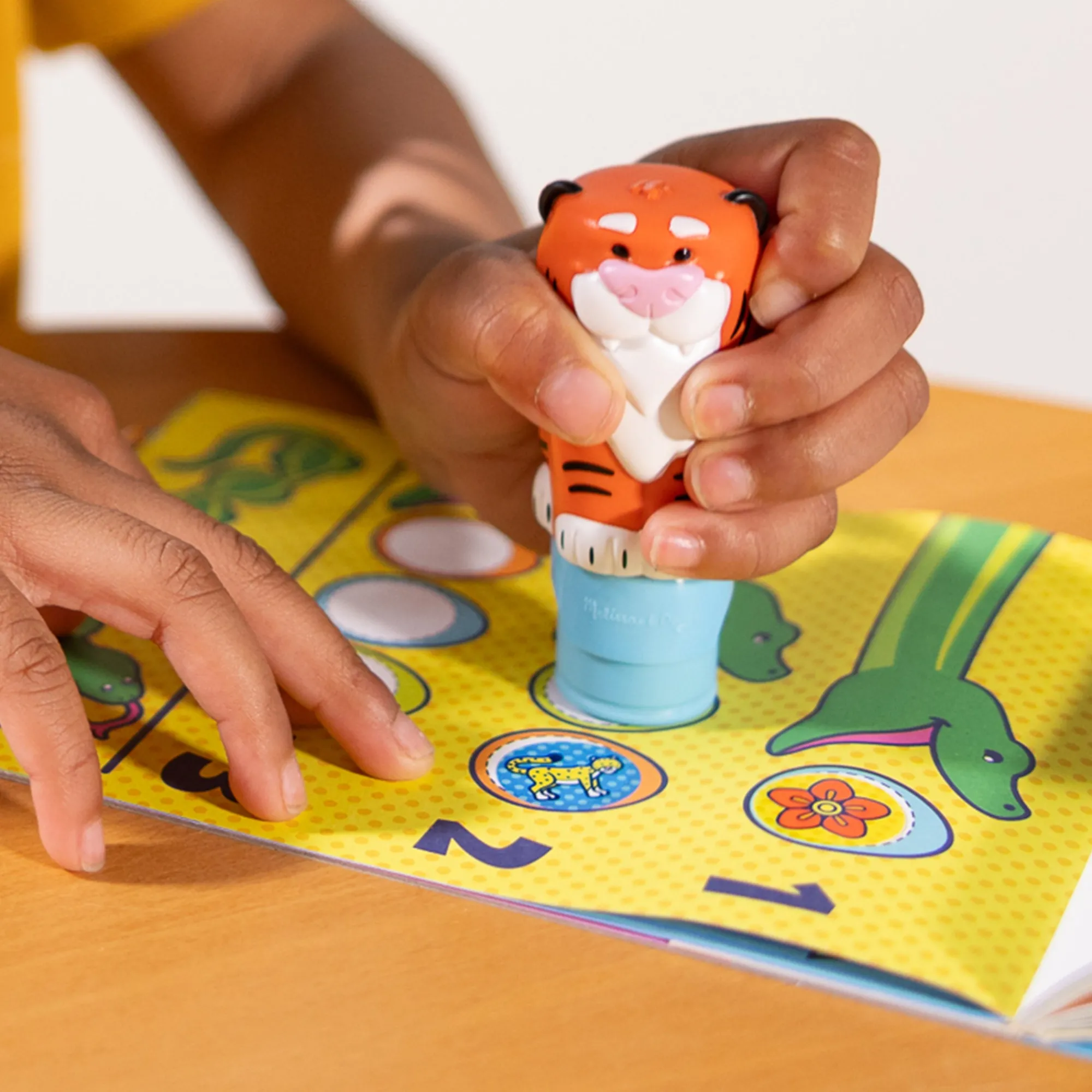 Sticker WOW!™ Activity Pad & Sticker Stamper - Tiger>Melissa & Doug Hot