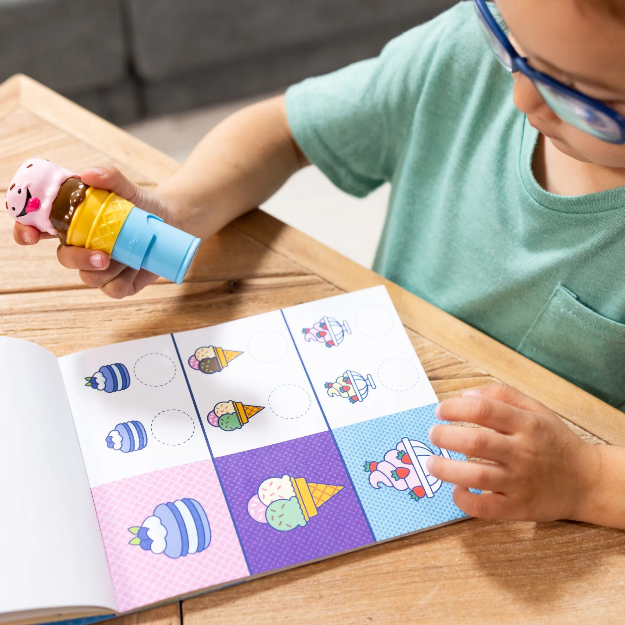 Sticker WOW!™ Activity Pad & Sticker Stamper - Ice Cream>Melissa & Doug