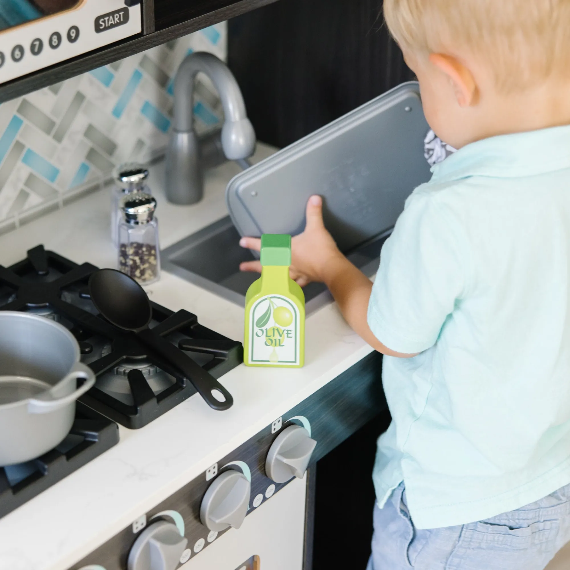 Wooden Chef's Kitchen - Charcoal>Melissa & Doug Hot