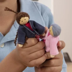 Wooden Doll Family><noscript><img width=