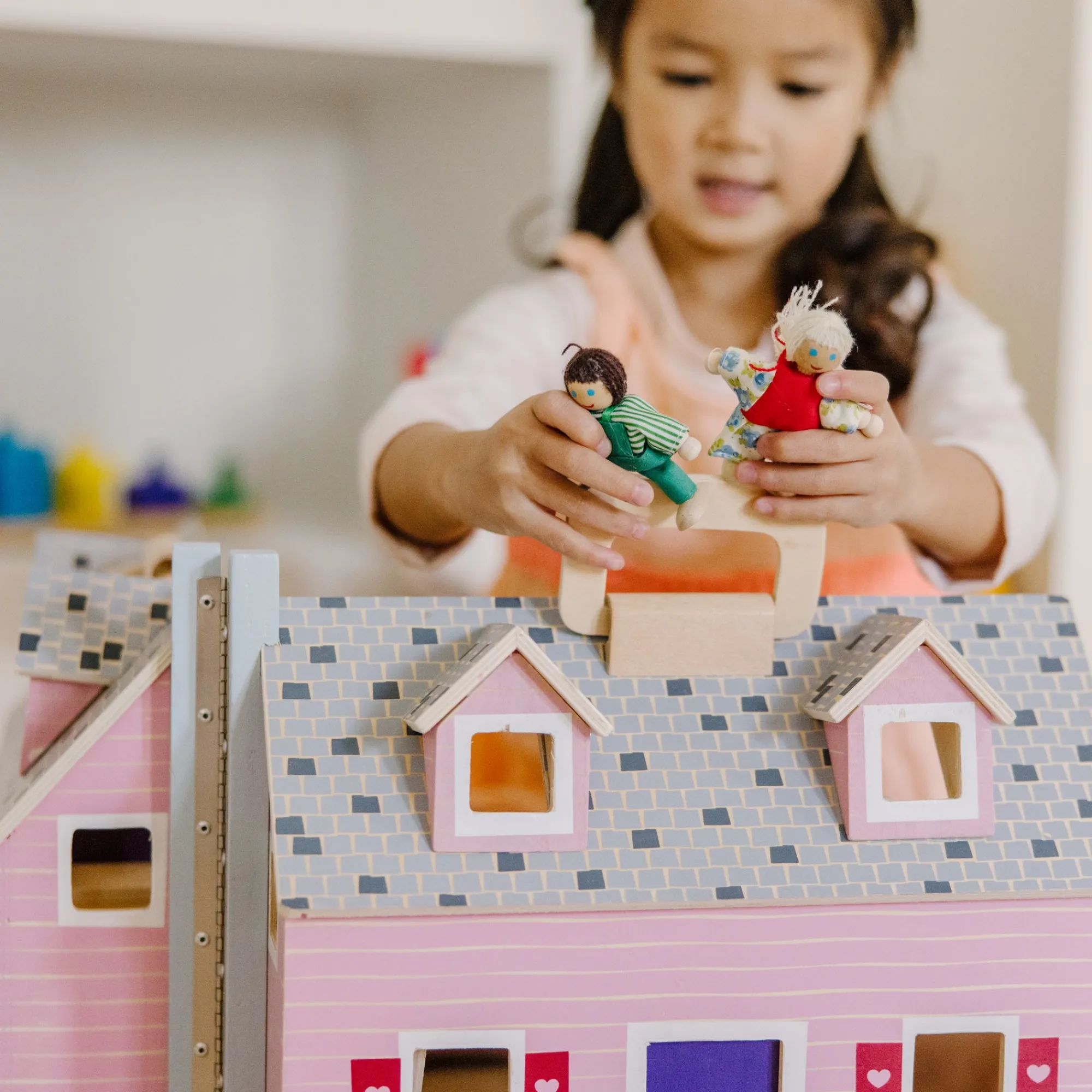 Wooden Fold & Go Dollhouse>Melissa & Doug New