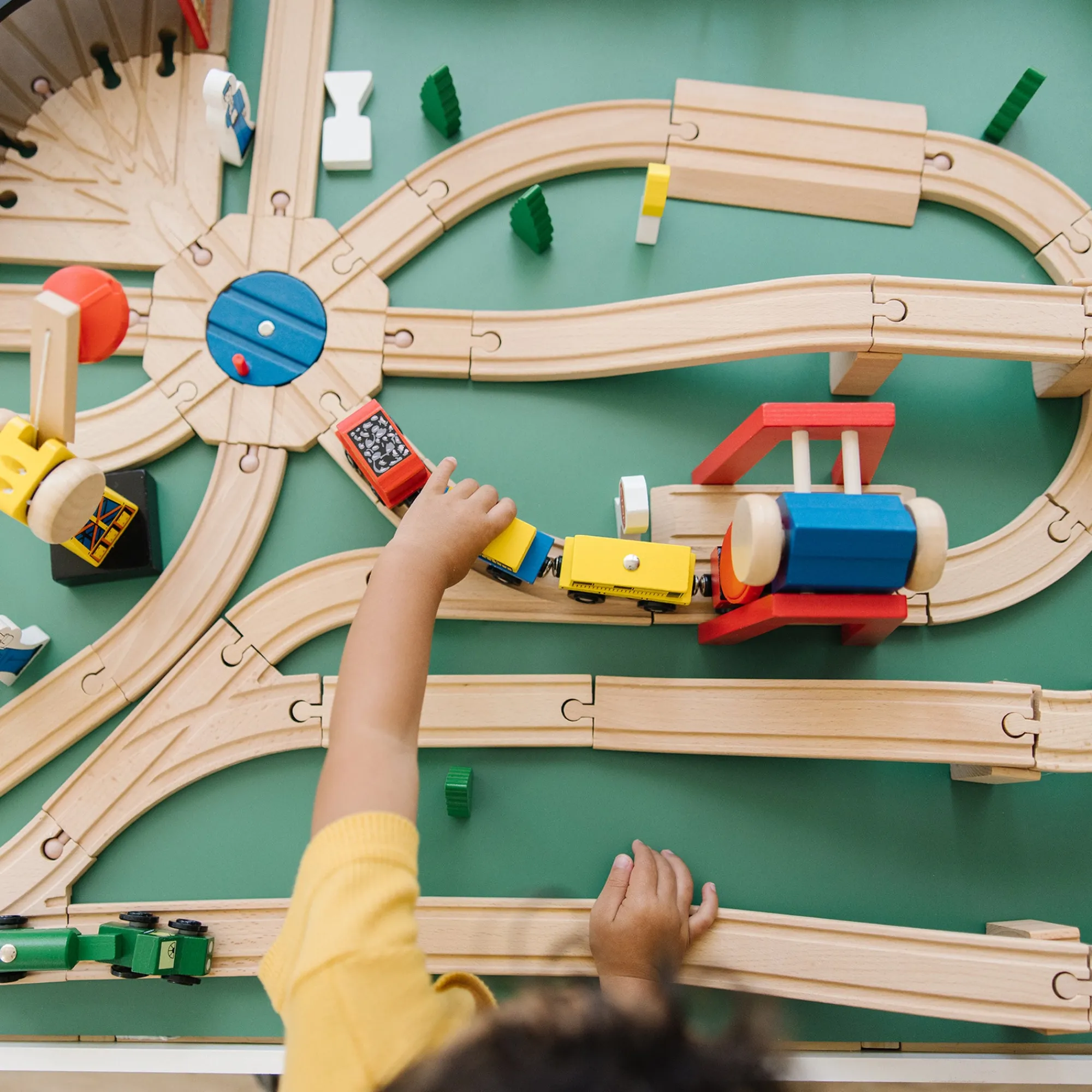 Wooden Railway Set>Melissa & Doug New